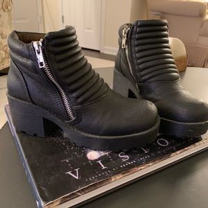 Grunge meets Blade Runner ankle boots